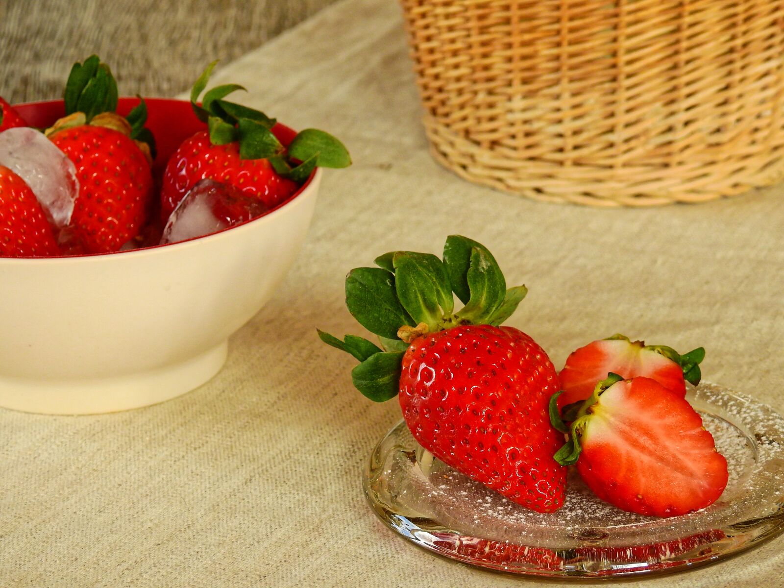 Nikon Coolpix P900 sample photo. Strawberries, berries, fruits photography