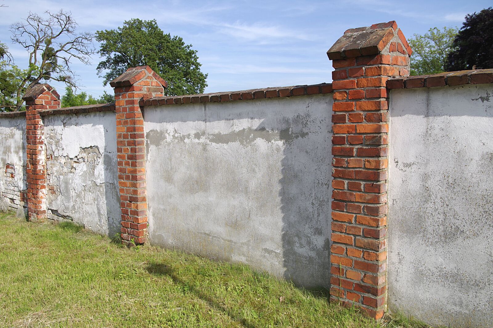 Pentax K-S2 sample photo. Lake dusia, brick, old photography