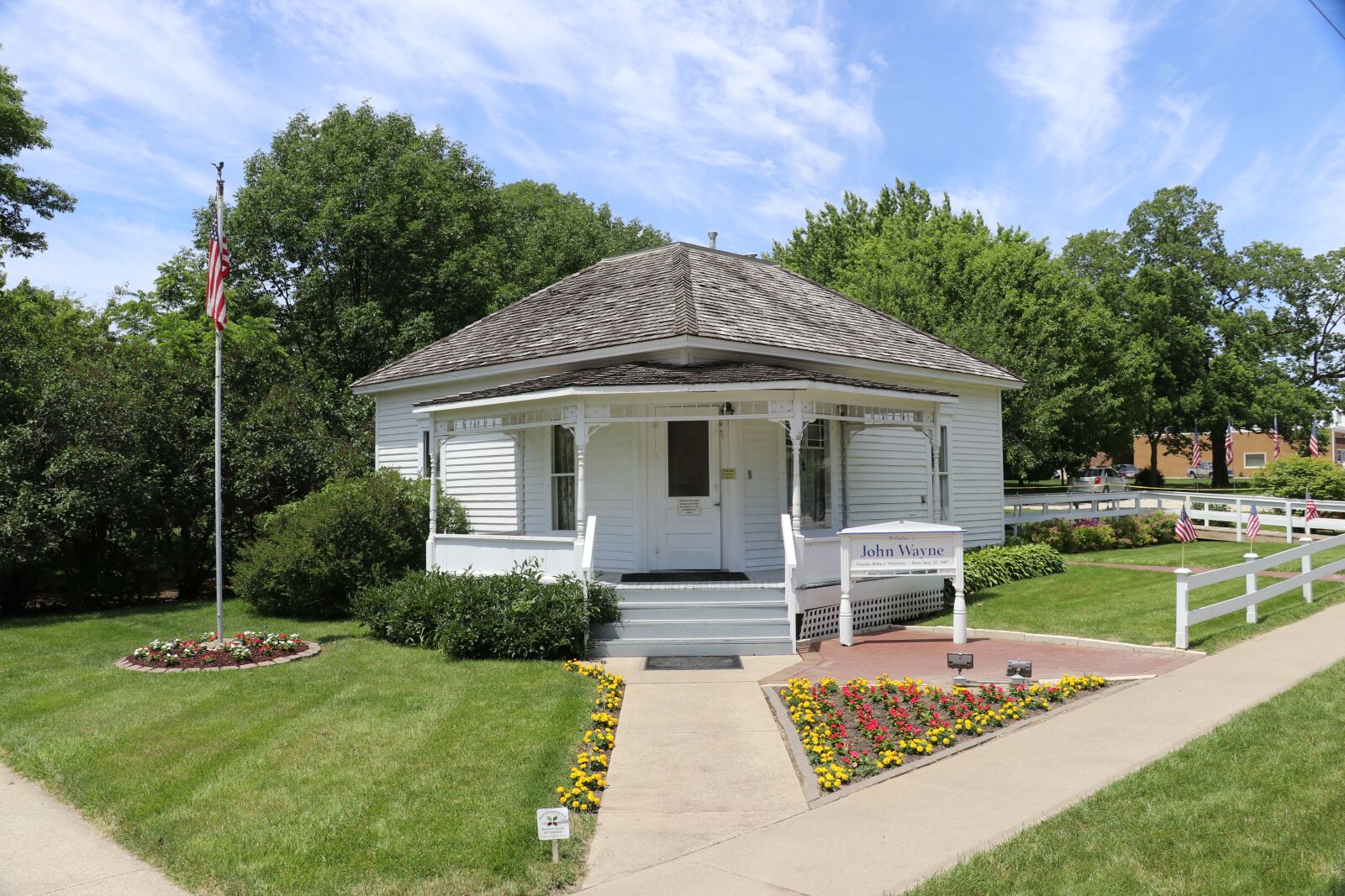 Canon EOS 80D sample photo. Iowa, john wayne, house photography
