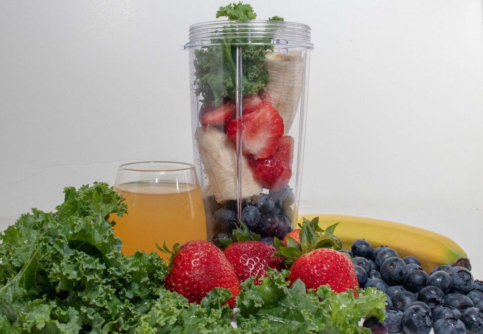 Canon EOS 80D sample photo. Smoothie, blueberries, bananas photography