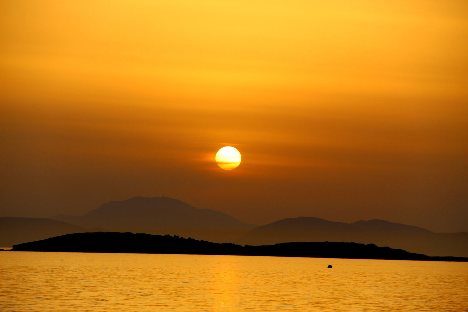 Canon EOS 4000D (EOS Rebel T100 / EOS 3000D) sample photo. Sunset, mountain, sea photography