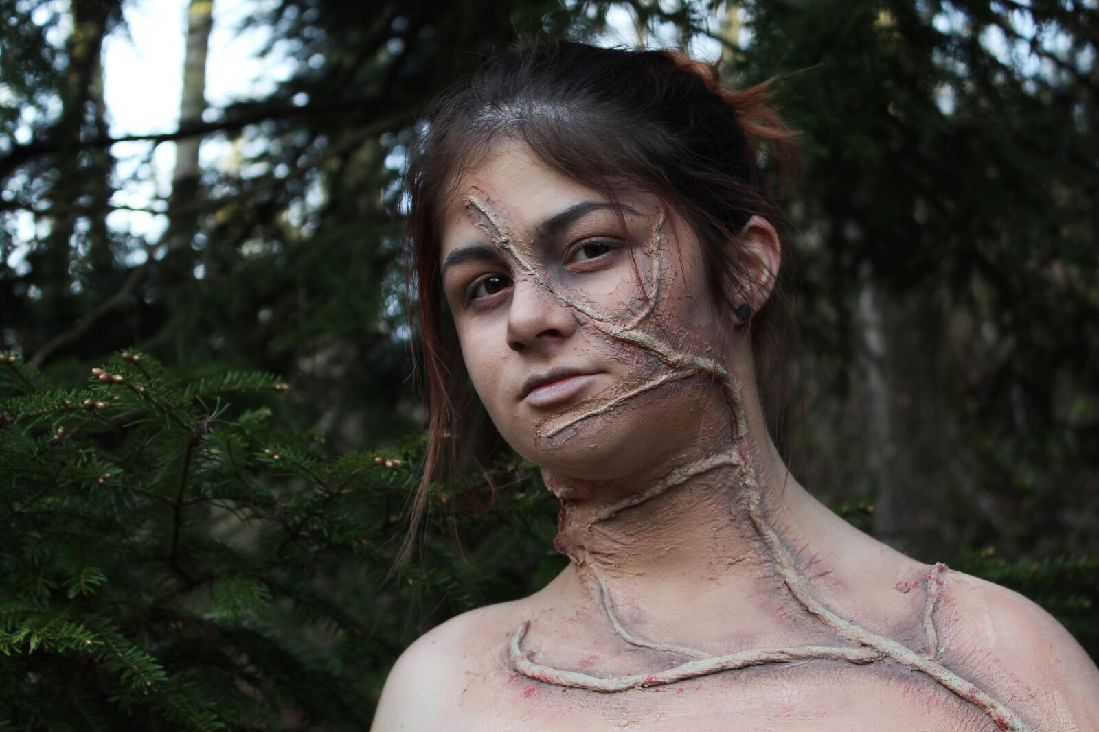 Canon EOS 1300D (EOS Rebel T6 / EOS Kiss X80) sample photo. Makeup, monster, forest photography