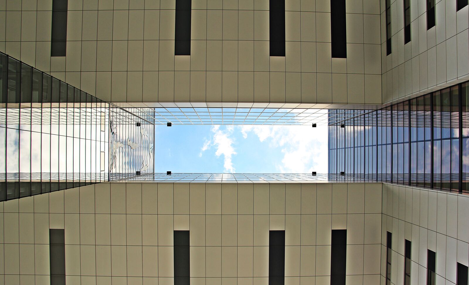 Canon EOS 550D (EOS Rebel T2i / EOS Kiss X4) sample photo. Kranhaus, architecture, cologne photography