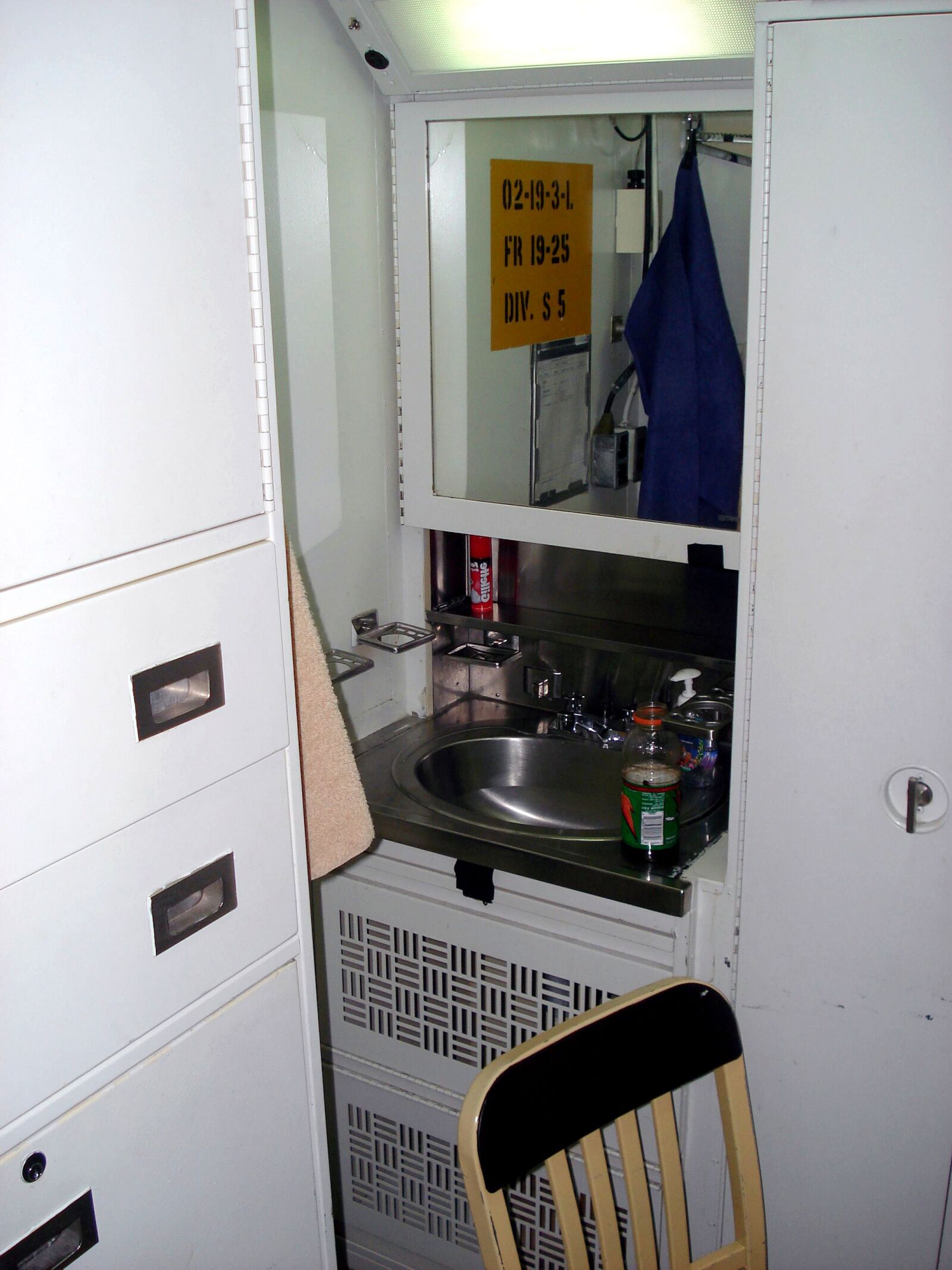 Sony DSC-W50 sample photo. Sink, corner, man, cabin photography