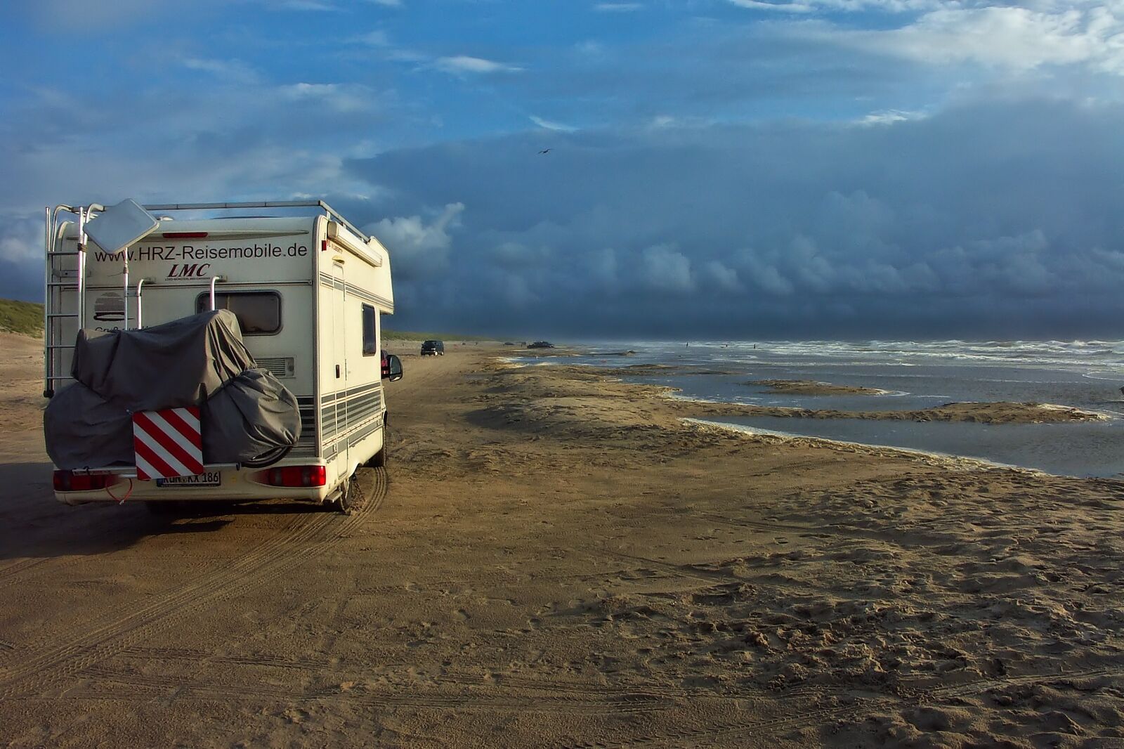 KONICA MINOLTA DiMAGE A1 sample photo. Mobile home, camper on photography