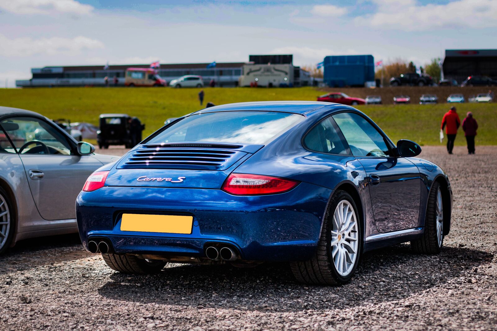 Canon EOS 70D + Canon EF 50mm F1.4 USM sample photo. Car, vehicle, hurry photography