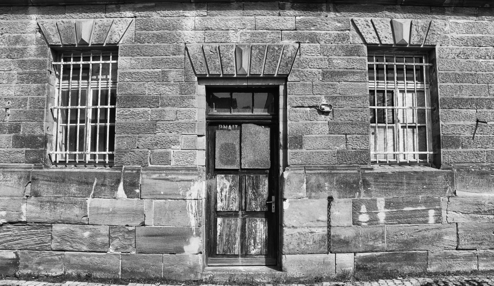 Canon EOS 700D (EOS Rebel T5i / EOS Kiss X7i) sample photo. Old, architecture, house photography