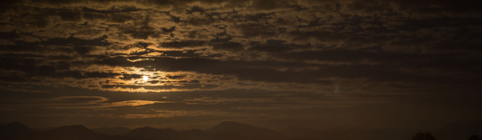 Canon EF-S 24mm F2.8 STM sample photo. Moon photography