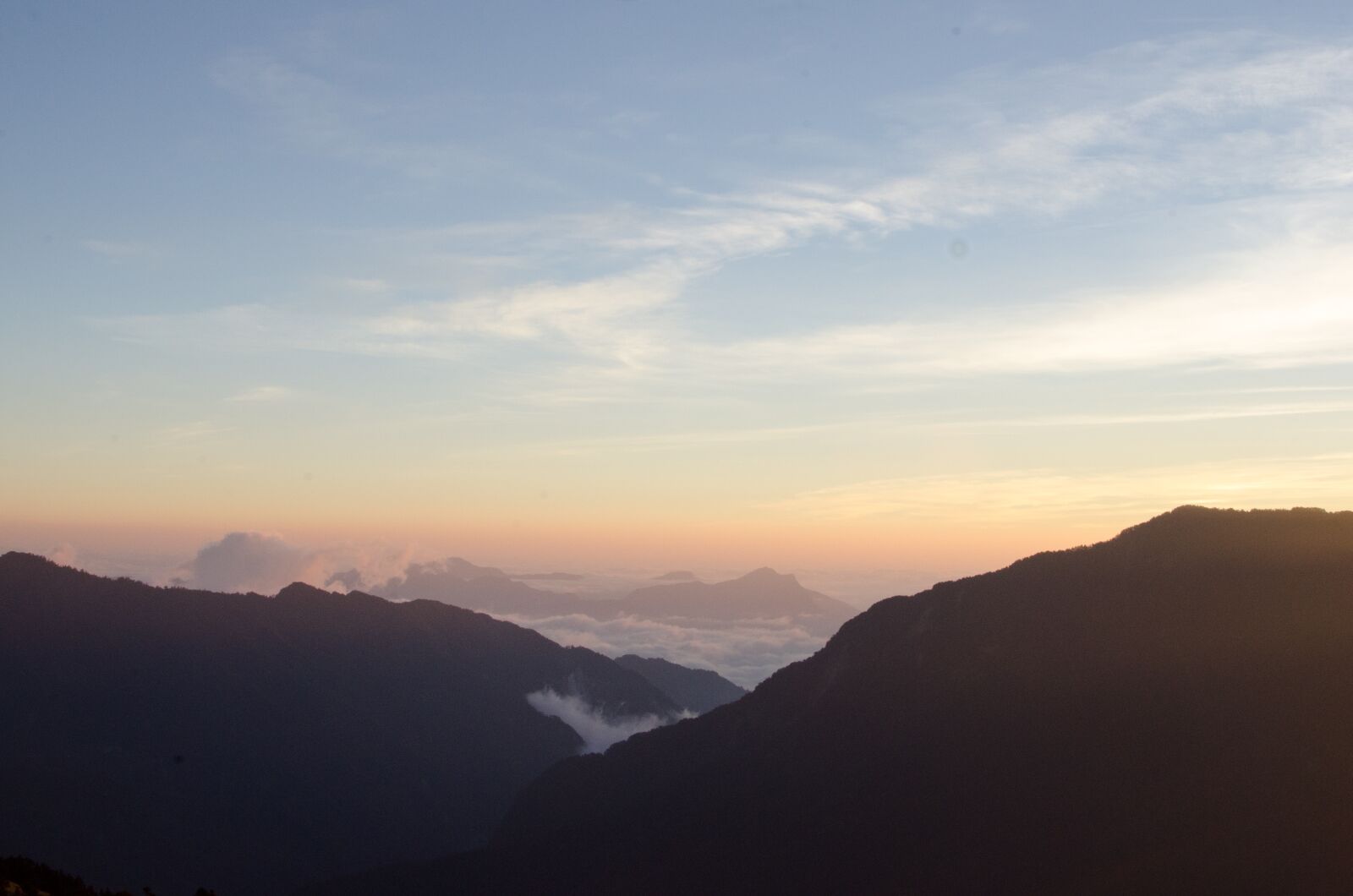 Nikon D7000 sample photo. Mt, sunrise, clouds photography