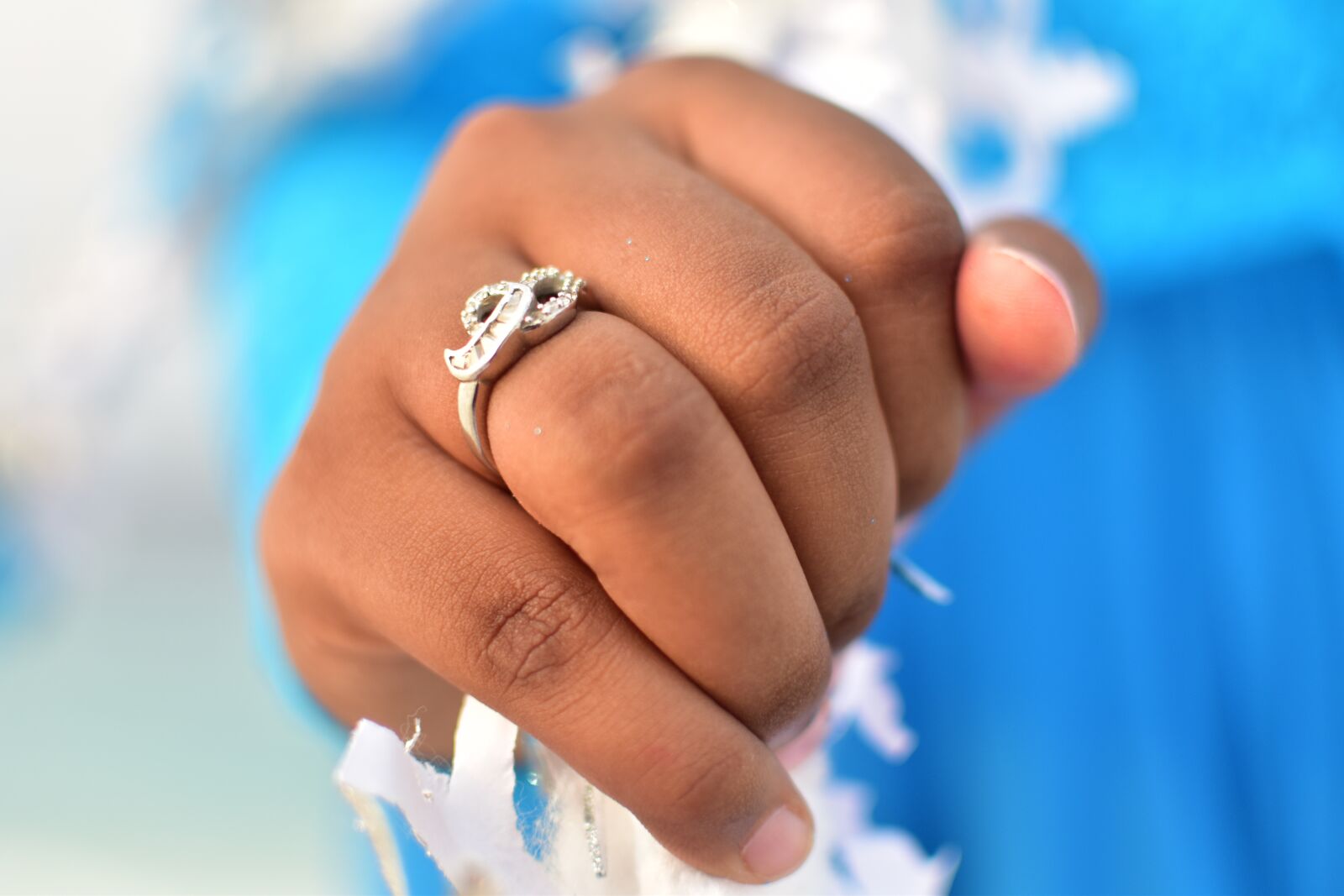 Nikon D5600 sample photo. Woman, hand, people photography