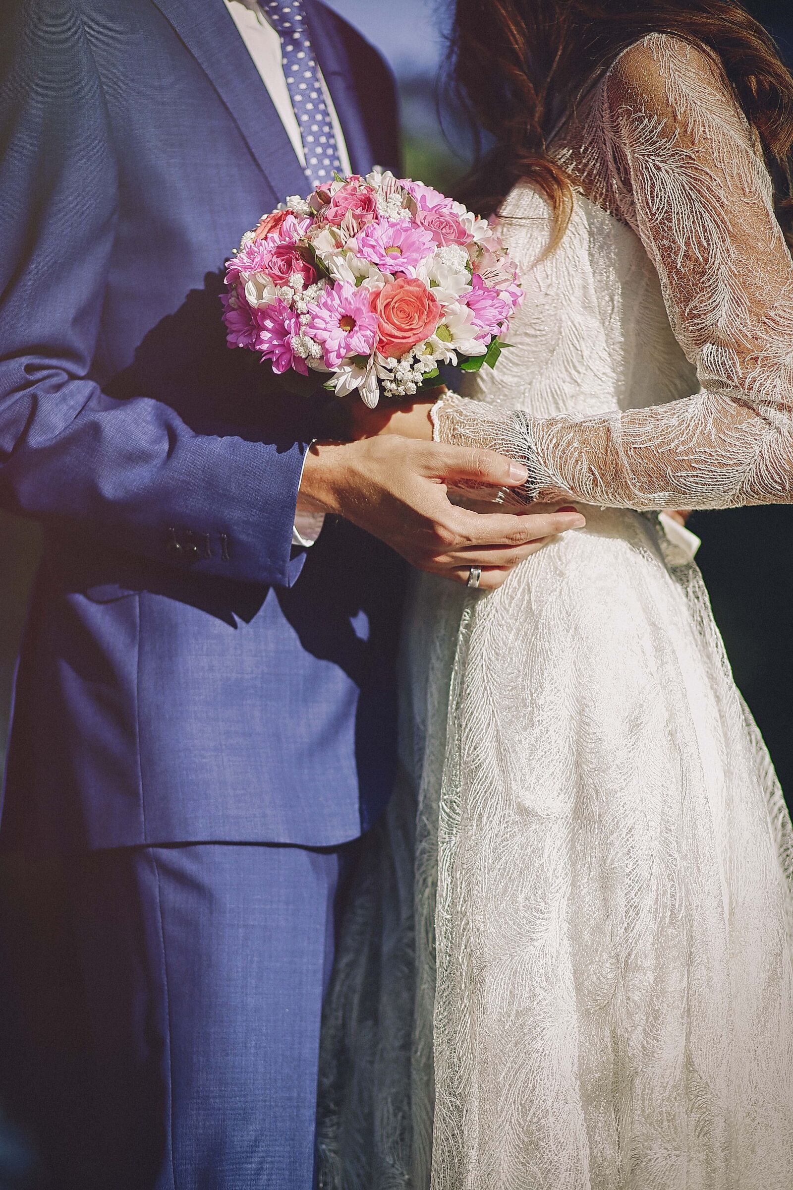 Canon EF 85mm F1.8 USM sample photo. Wedding bouquet, wedding dress photography