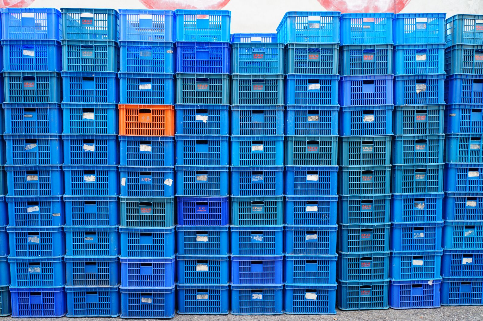 Sony Alpha NEX-F3 + Sony E 18-55mm F3.5-5.6 OSS sample photo. Basket, delivery, logistics photography