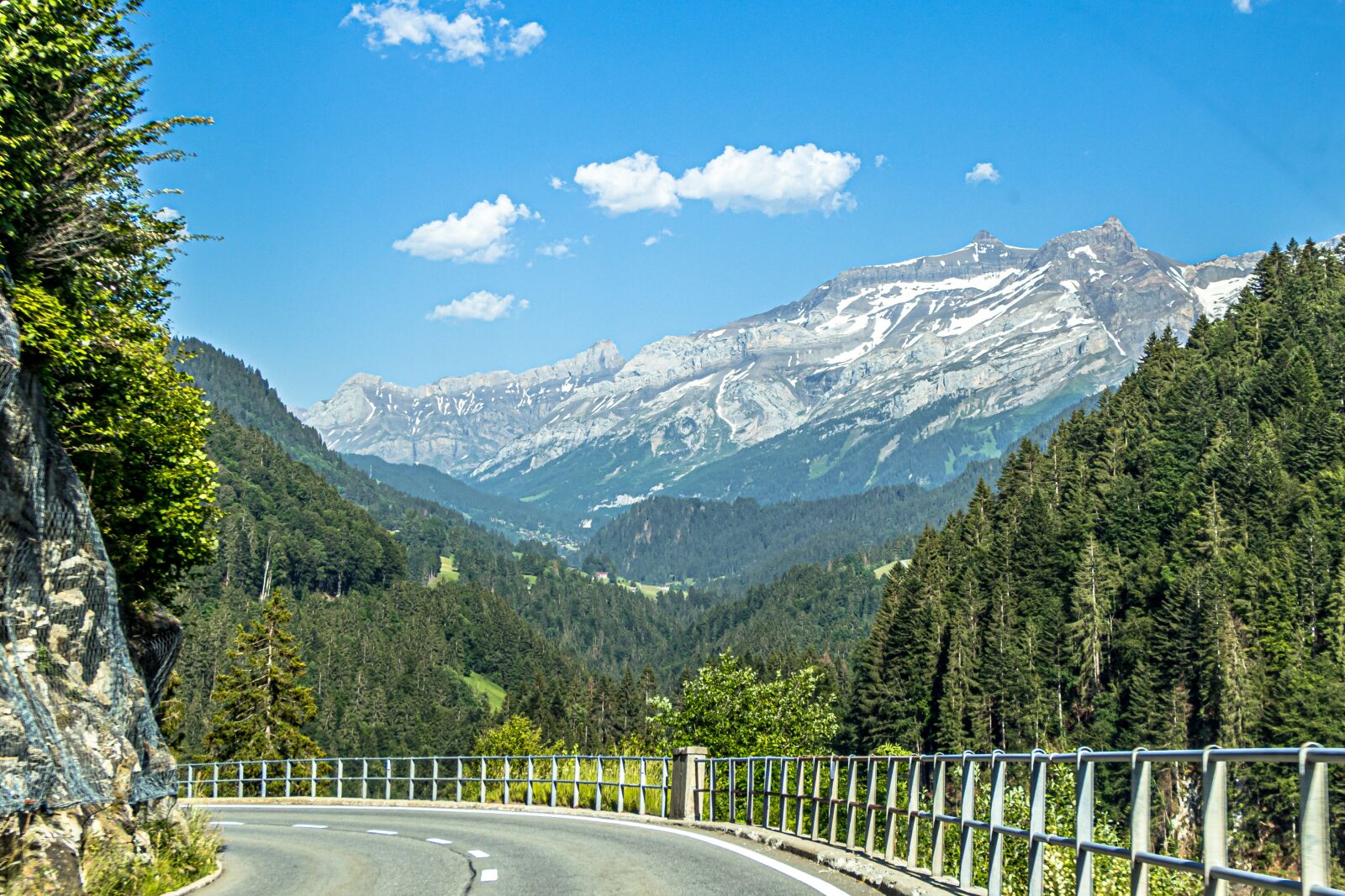 Canon EF-S 18-135mm F3.5-5.6 IS USM sample photo. Switzerland, way, mountains photography