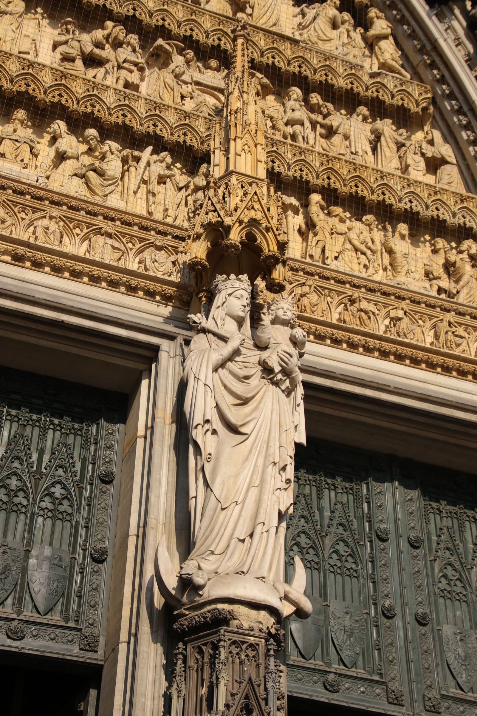 Canon EOS 7D Mark II sample photo. Baby, carvings, church, cologne photography