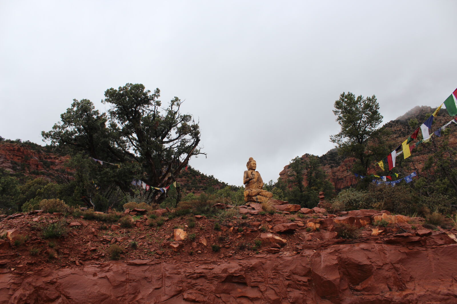 Canon EOS 1200D (EOS Rebel T5 / EOS Kiss X70 / EOS Hi) sample photo. Budha, colors, flags, fog photography