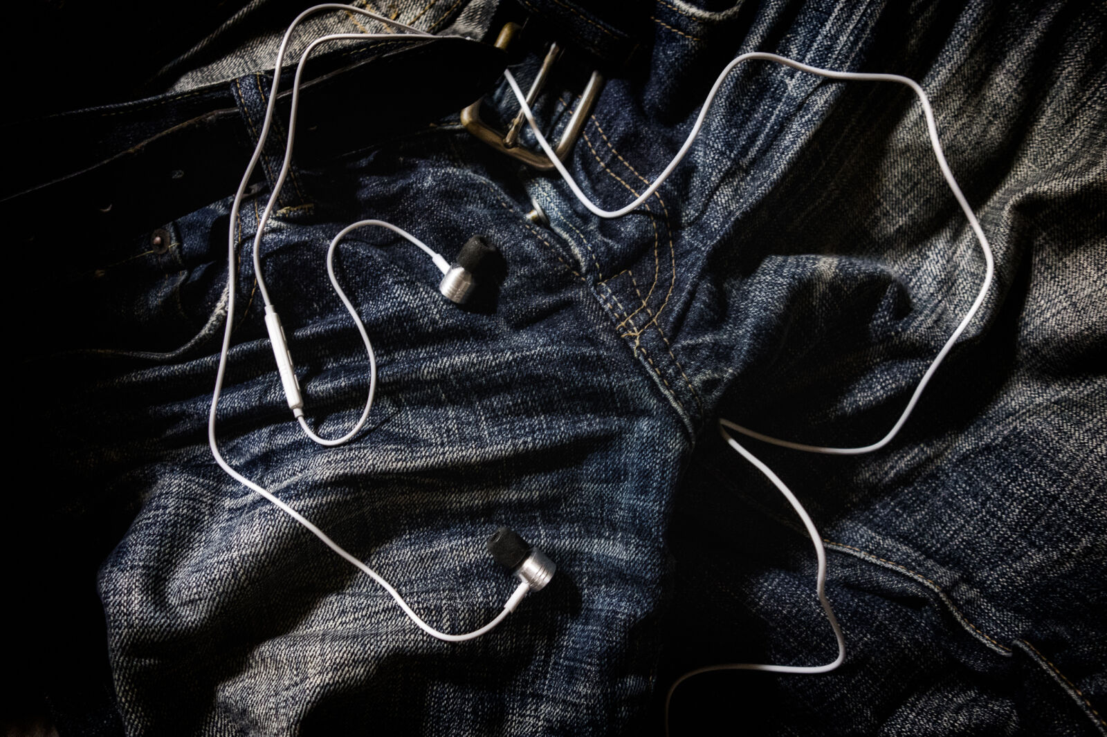 Sony Cyber-shot DSC-RX100 sample photo. Cloth, denim, earphone, jeans photography