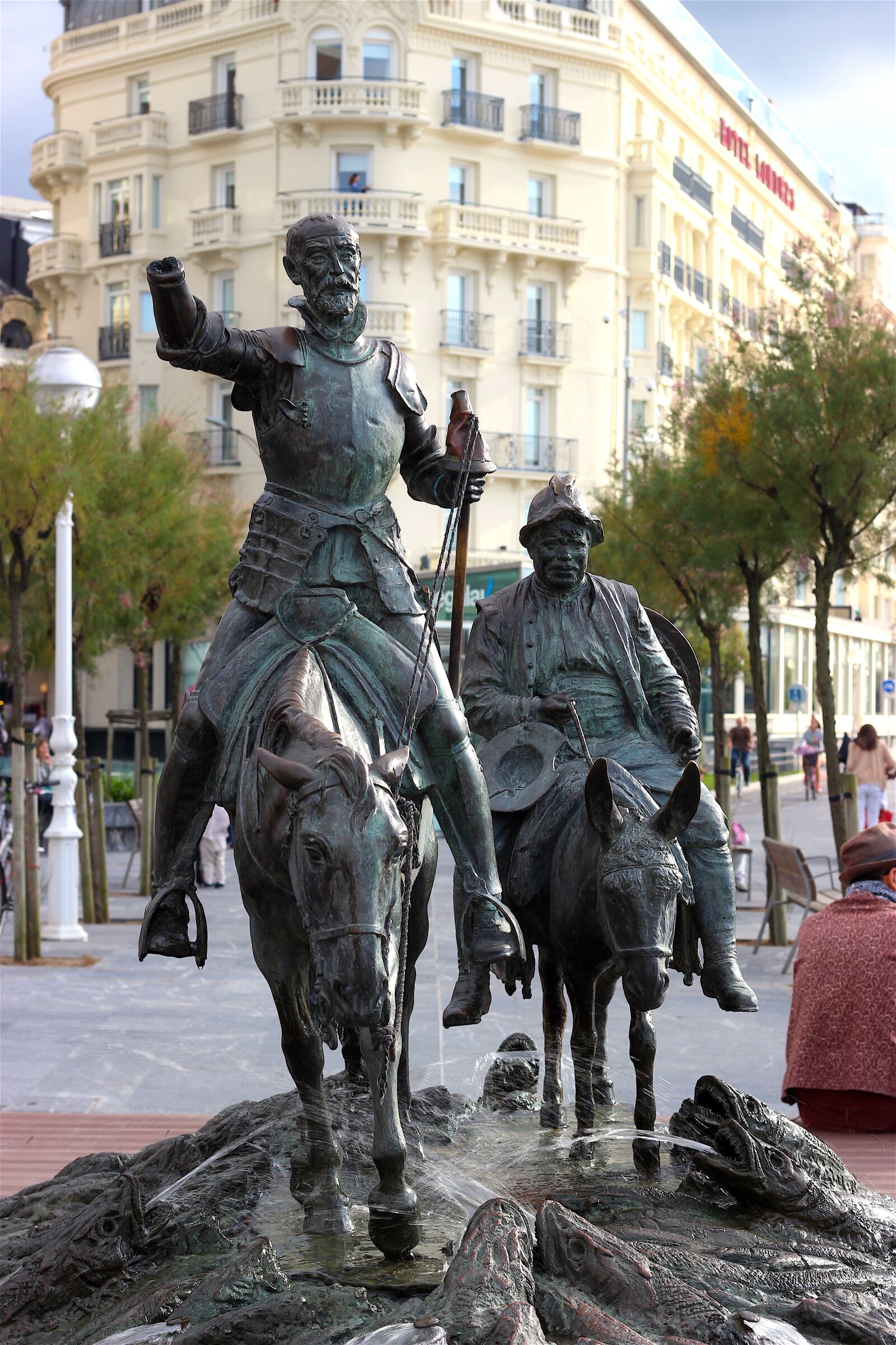 Canon EOS 600D (Rebel EOS T3i / EOS Kiss X5) + Canon EF 50mm F1.8 II sample photo. Statue, monument, sculpture photography