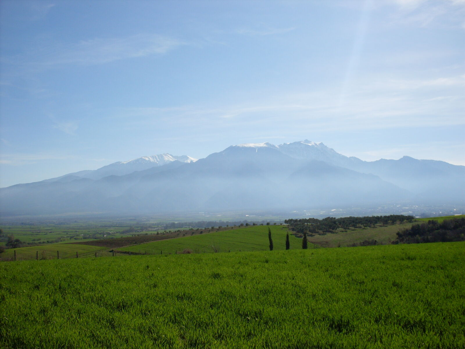 Samsung KENOX S760  / Samsung S760 sample photo. Blue, grass, green, mountain photography
