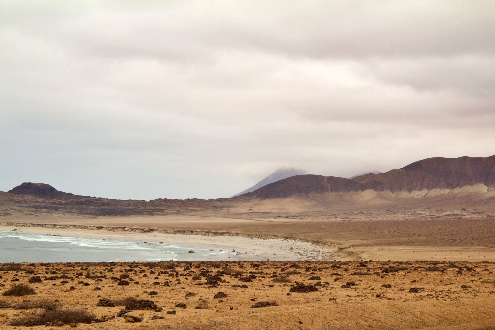 Canon EOS 600D (Rebel EOS T3i / EOS Kiss X5) sample photo. Chile, beach, sea photography