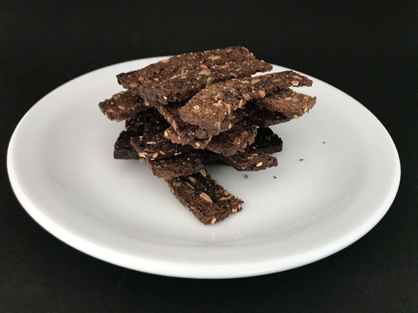 Apple iPhone 7 sample photo. Rugbrødschips, snack, healthy photography