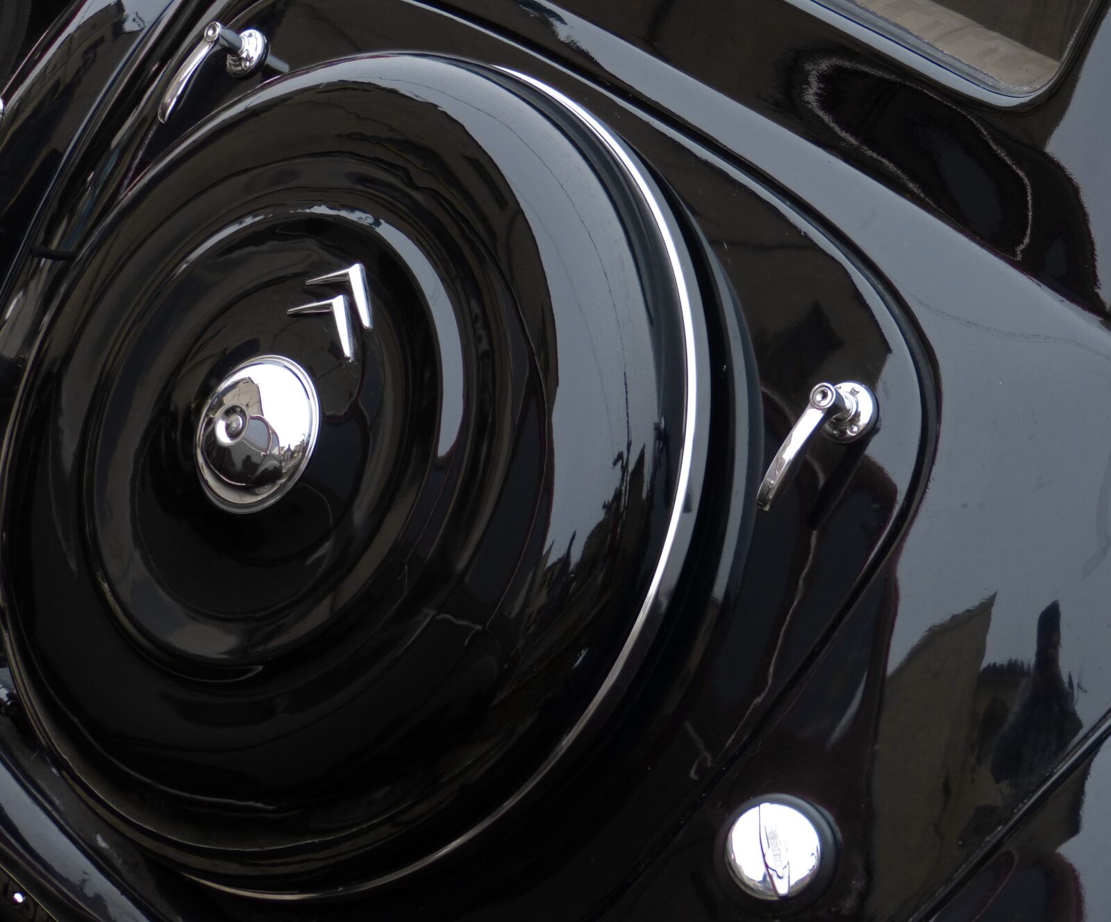Panasonic DMC-FZ62 sample photo. Car, old, classic photography