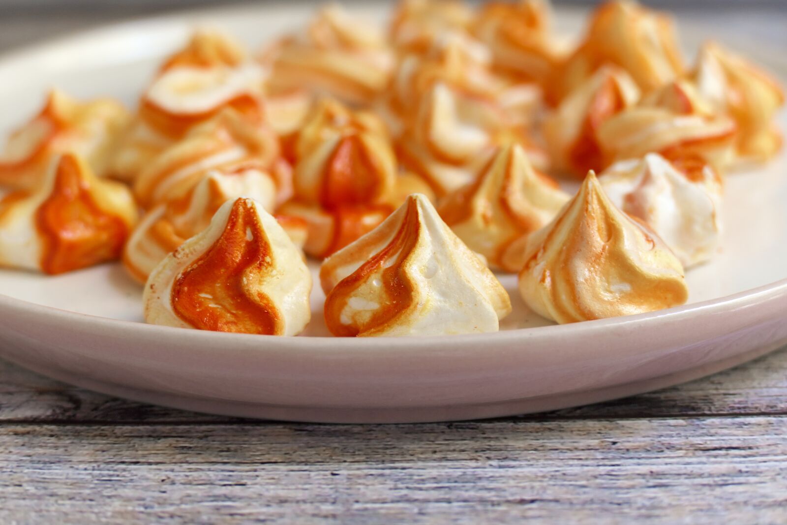 Panasonic Lumix DMC-FZ1000 sample photo. Meringue, bake, dessert photography