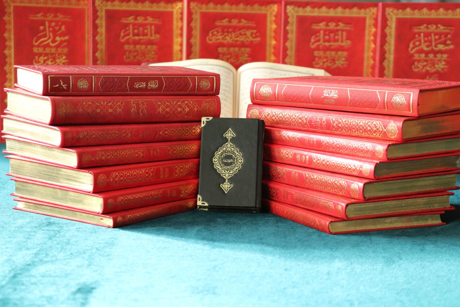 Canon EOS 750D (EOS Rebel T6i / EOS Kiss X8i) sample photo. Risale, quran, worship photography