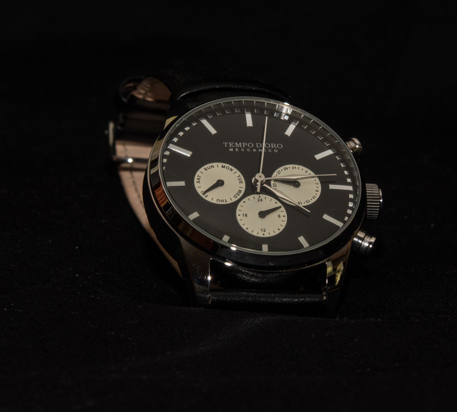 Pentax K-3 + Tamron SP AF 70-200mm F2.8 Di LD (IF) MACRO sample photo. Clock, wrist watch, automatic photography