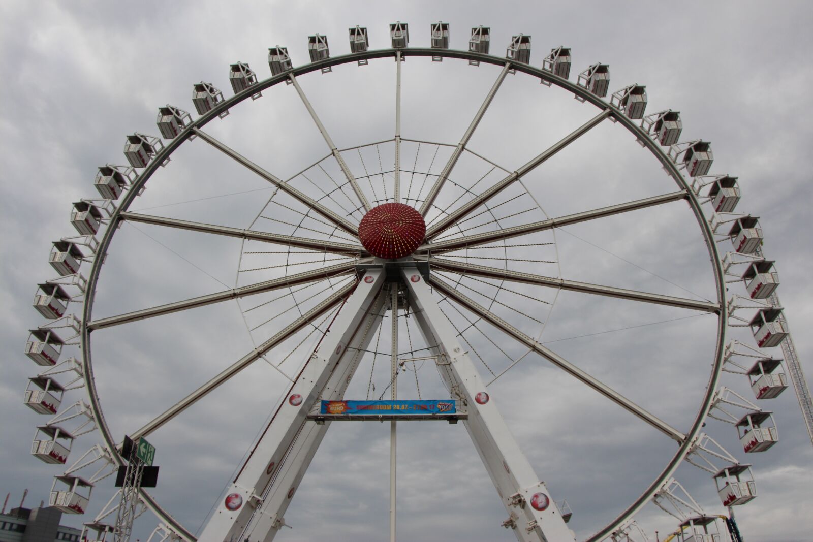 Canon EOS 650D (EOS Rebel T4i / EOS Kiss X6i) sample photo. Ferris wheel, dom, hamburg photography
