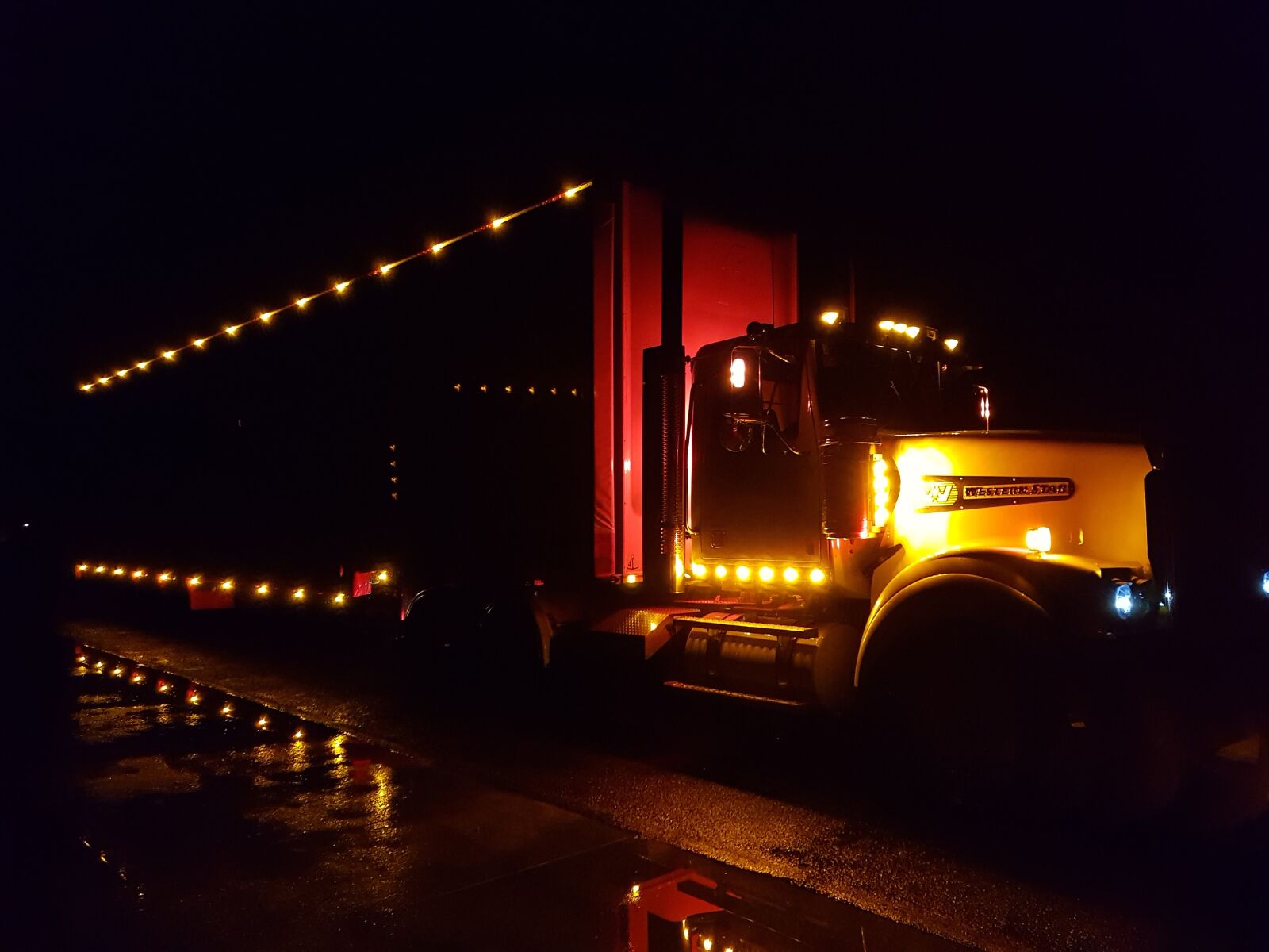 Samsung Galaxy S8 sample photo. Truck, lights, night photography