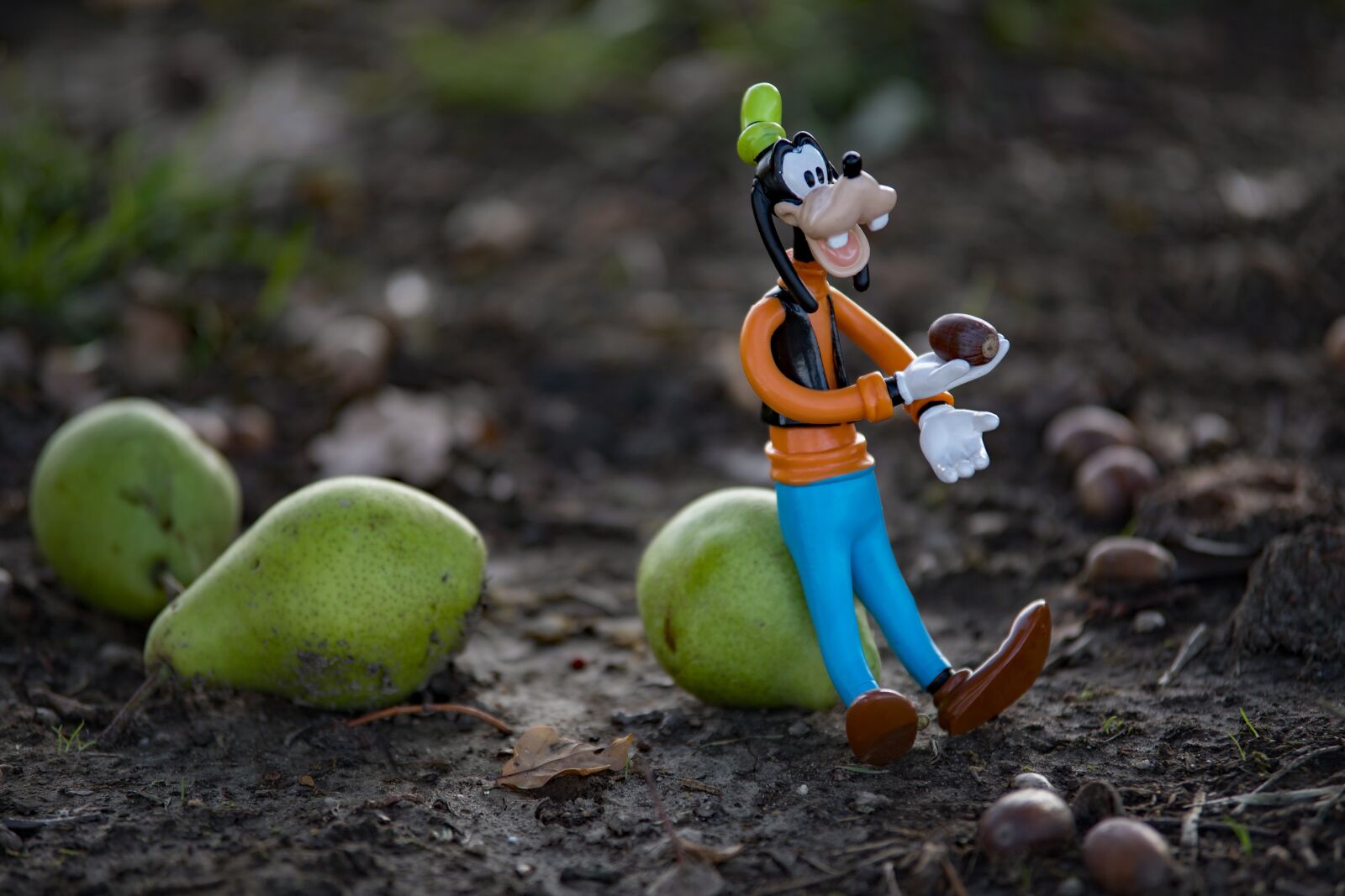 Canon EOS 6D Mark II sample photo. Disney, autumn, goofy photography