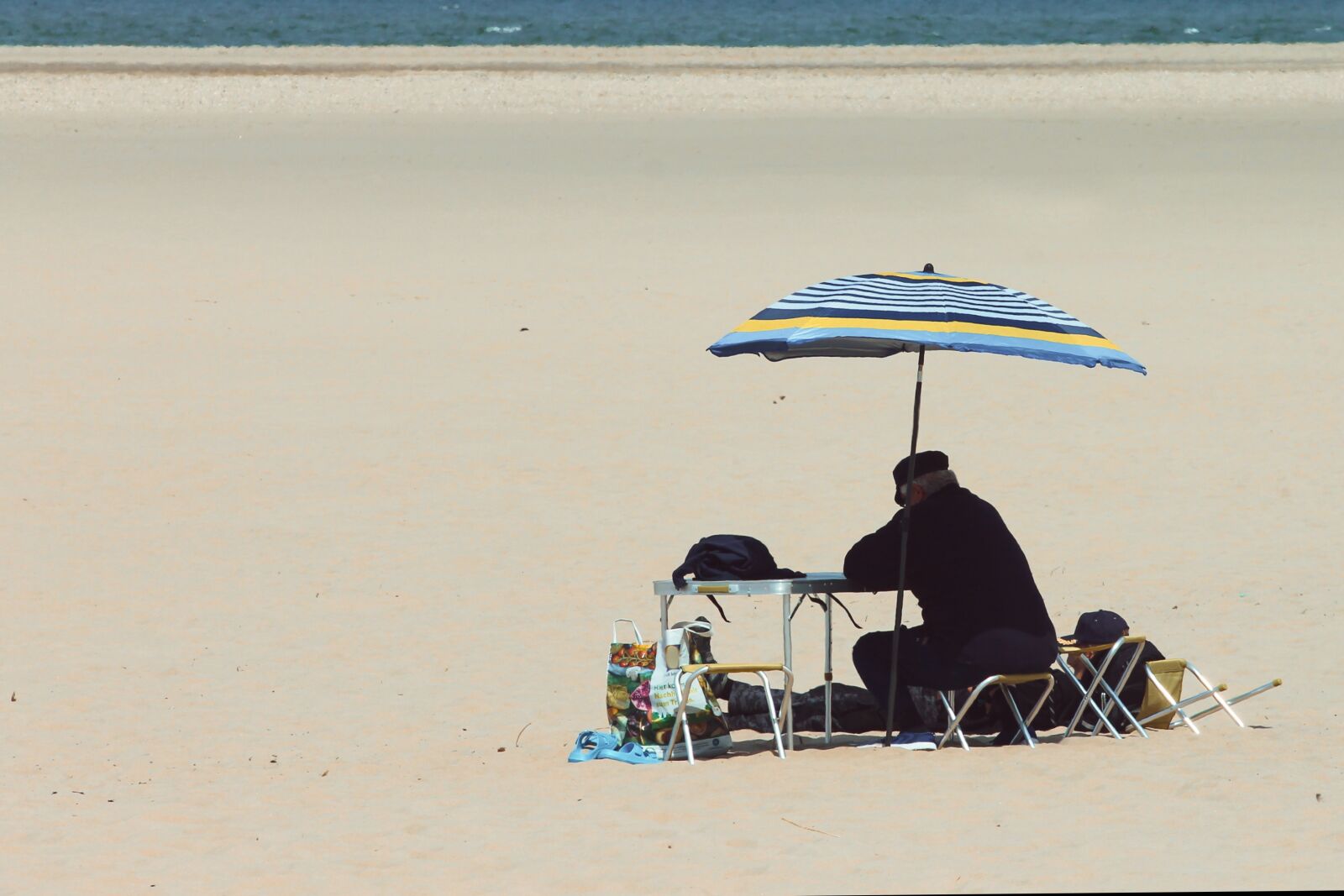 Canon EOS 1100D (EOS Rebel T3 / EOS Kiss X50) sample photo. Beach, loneliness, alone photography