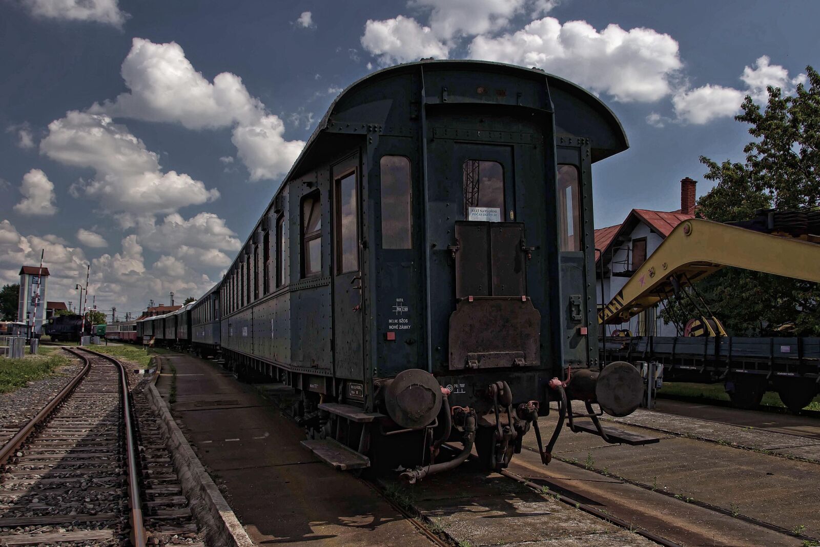 Canon EOS 600D (Rebel EOS T3i / EOS Kiss X5) sample photo. Train, wagons, railway photography