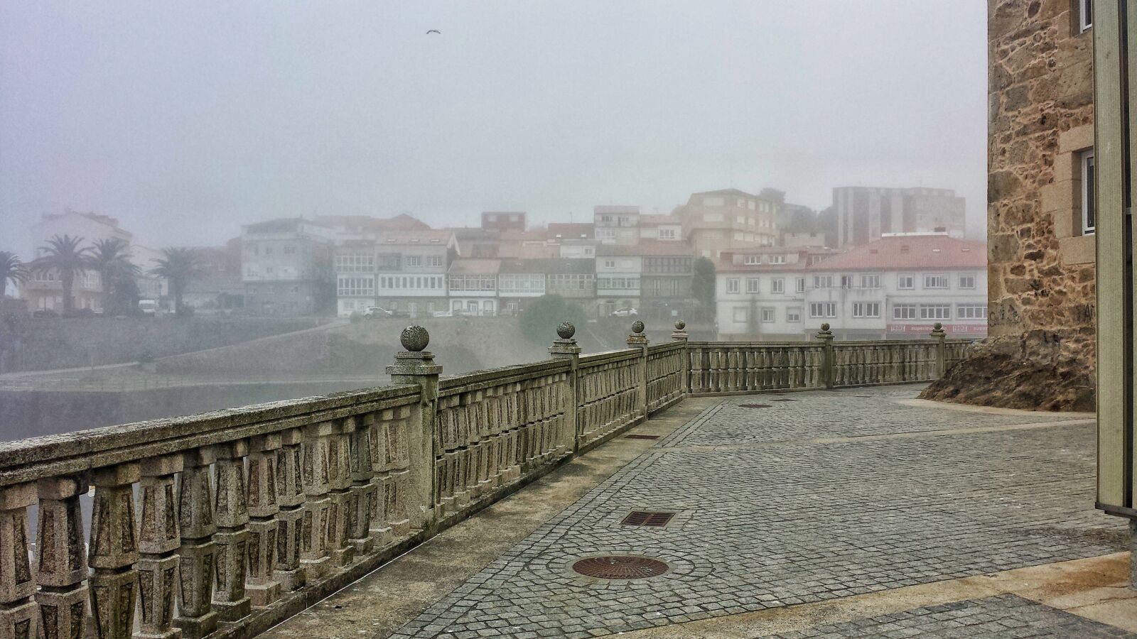 Samsung Galaxy S4 sample photo. Cloudy, architecture, old photography