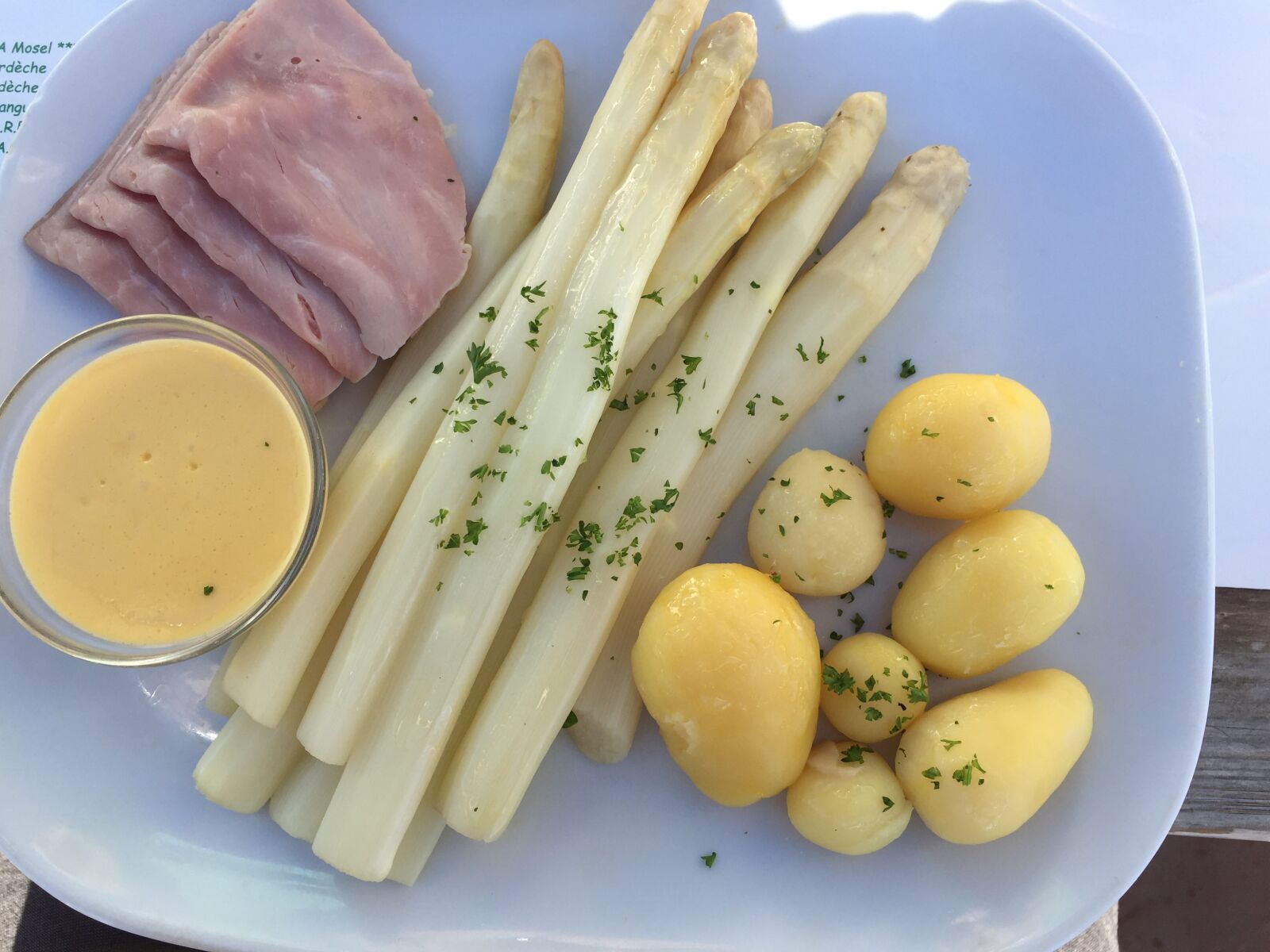 iPhone 6 back camera 4.15mm f/2.2 sample photo. Eat, asparagus, gastronomy photography