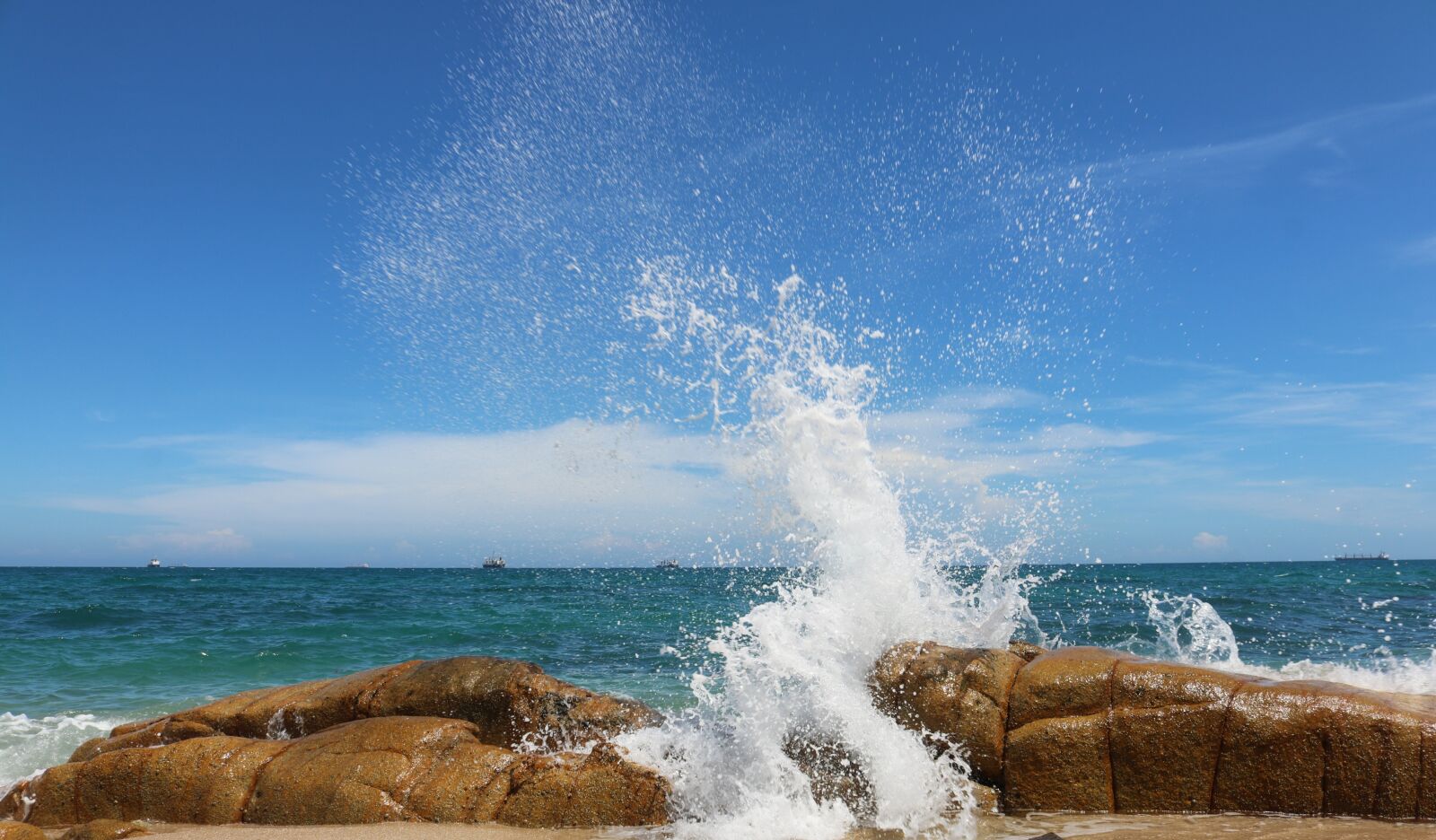 Canon EOS 750D (EOS Rebel T6i / EOS Kiss X8i) sample photo. Ocean waves, dance wave photography