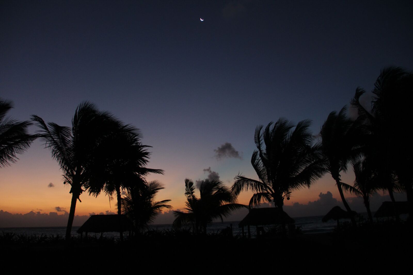Canon EOS 60D + Canon EF-S 18-135mm F3.5-5.6 IS sample photo. Sunset, beach, sky photography