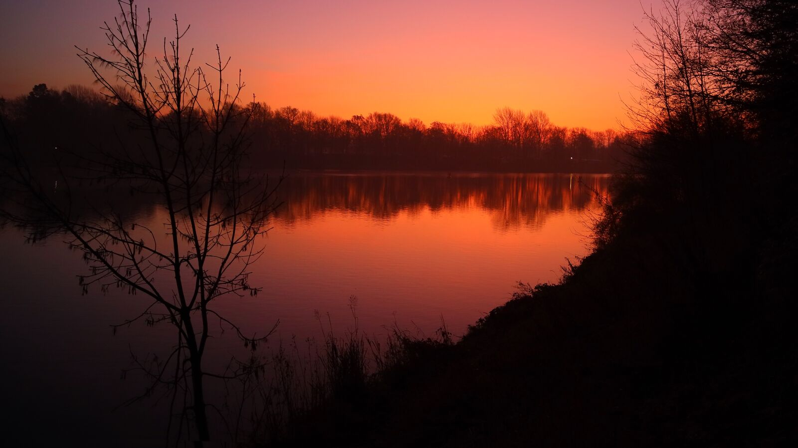 Canon EF-M 15-45mm F3.5-6.3 IS STM sample photo. Sunrise, autumn, mood photography