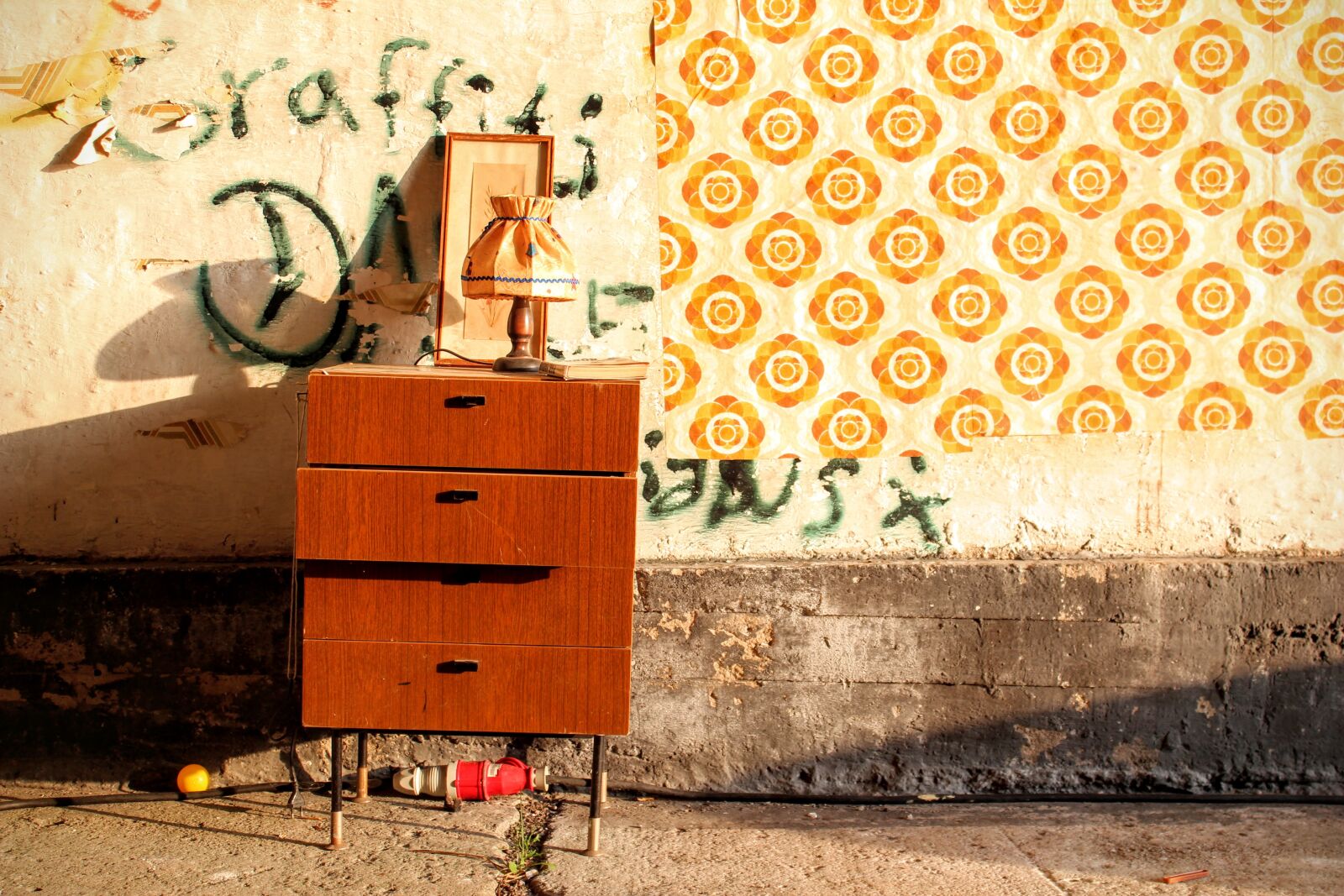Canon EOS 600D (Rebel EOS T3i / EOS Kiss X5) sample photo. Cabinet, 70th, old photography