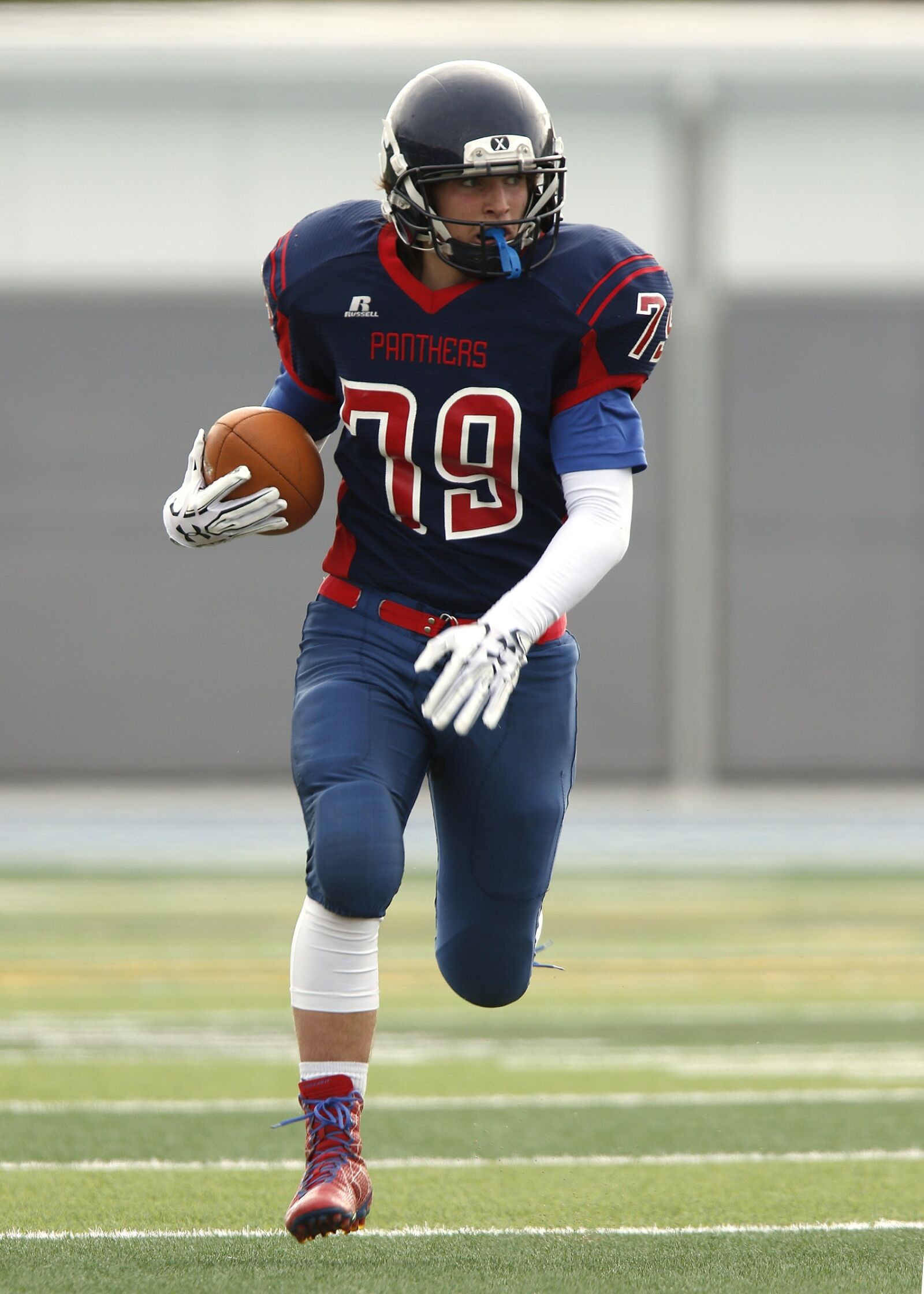 Canon EF 300mm F2.8L IS USM sample photo. Football, player, game photography