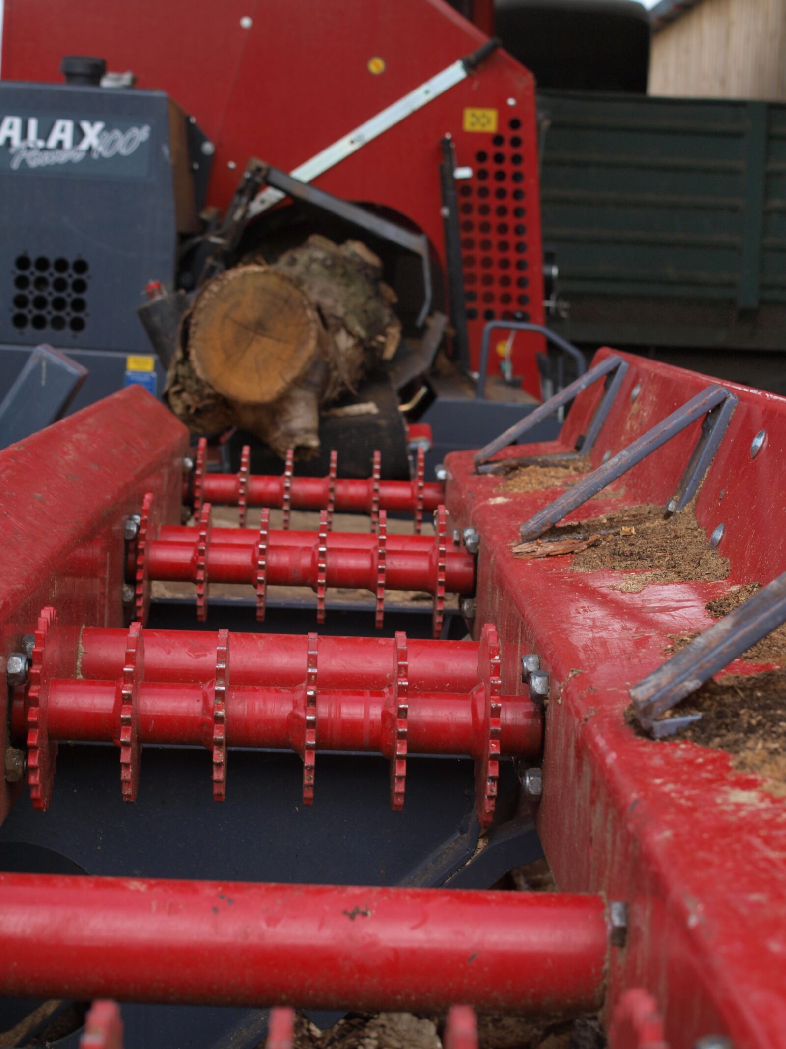Olympus E-520 (EVOLT E-520) sample photo. Log, machine, woodcutter photography