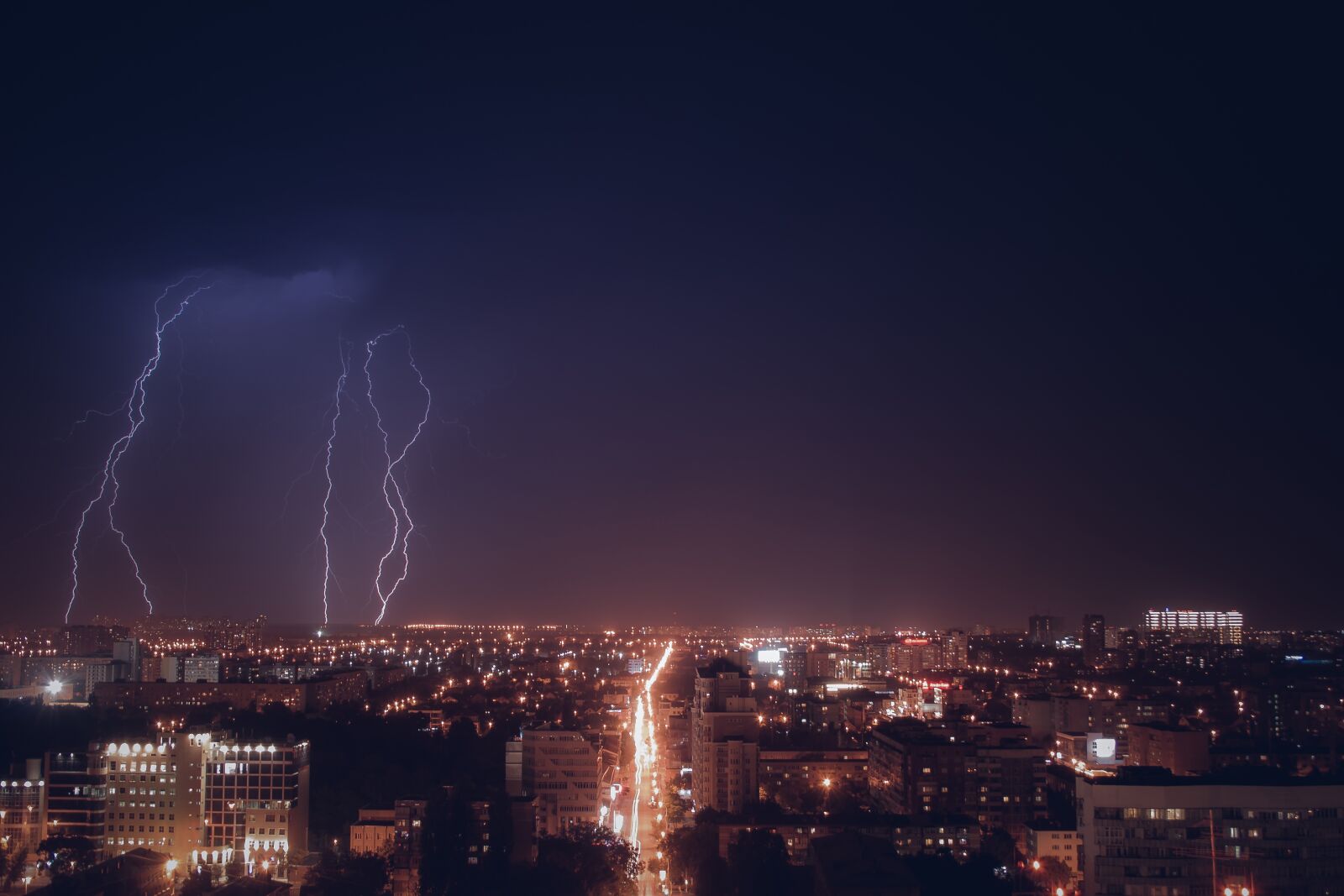 Canon EF-S 18-55mm F3.5-5.6 II sample photo. Krasnodar, night, thunderstorm photography