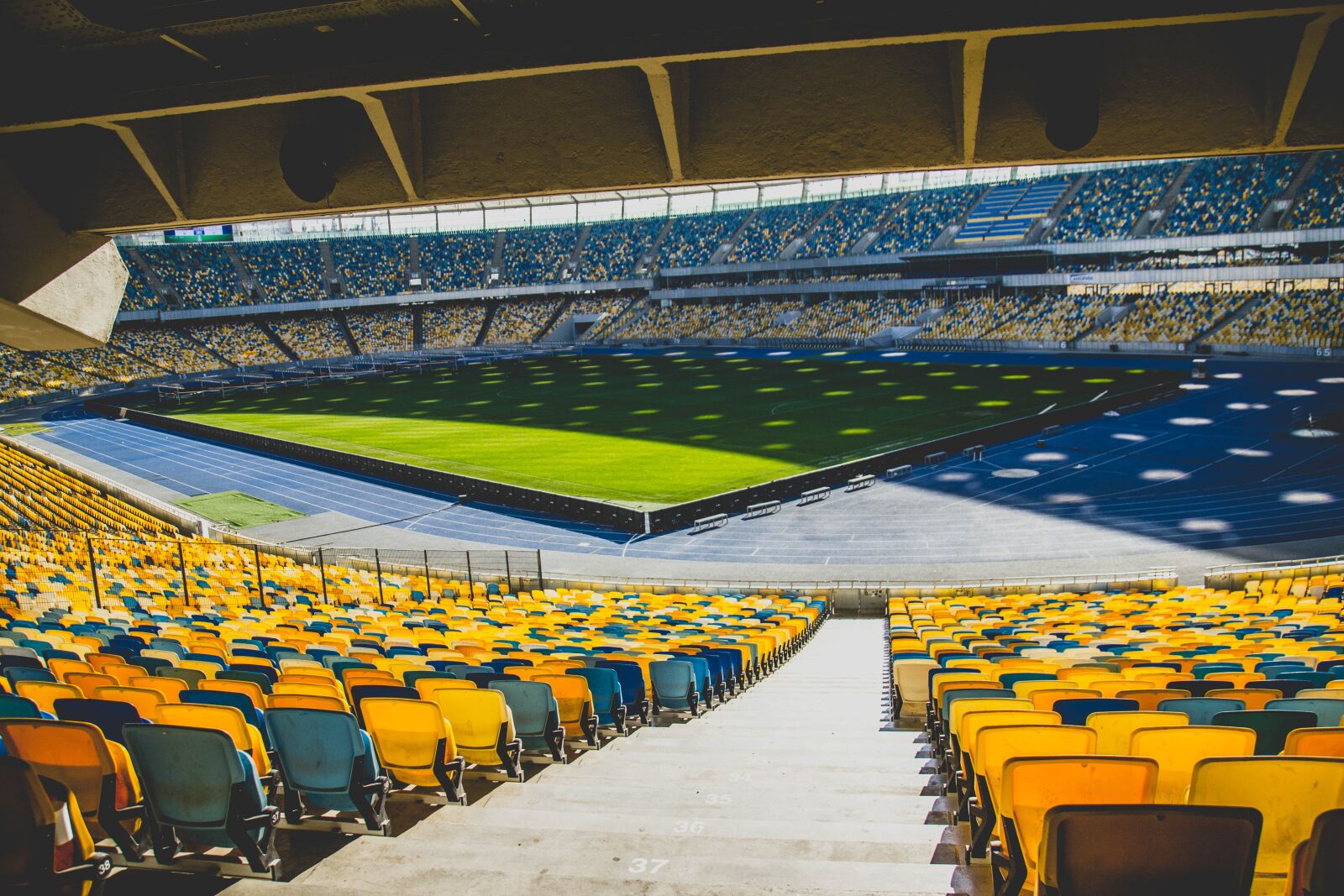Canon EOS 550D (EOS Rebel T2i / EOS Kiss X4) sample photo. Stadium, horizontal plane, travel photography