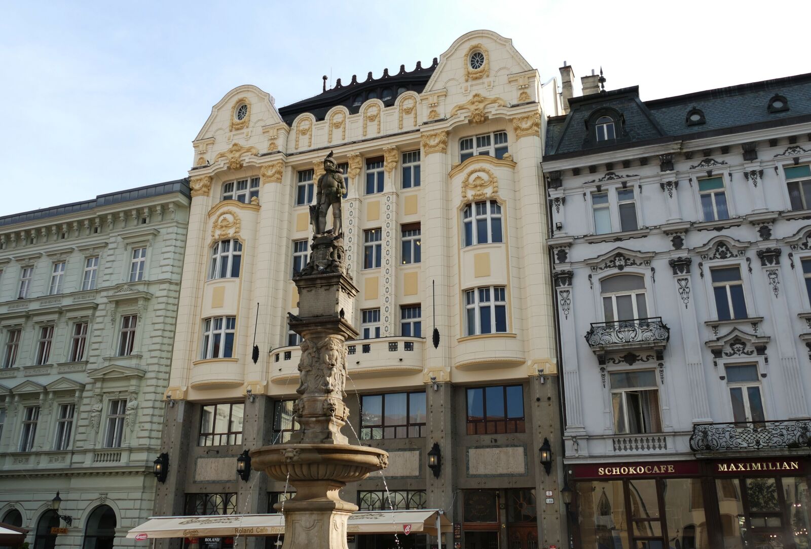 Panasonic Lumix DMC-FZ1000 sample photo. Bratislava, slovakia, city photography