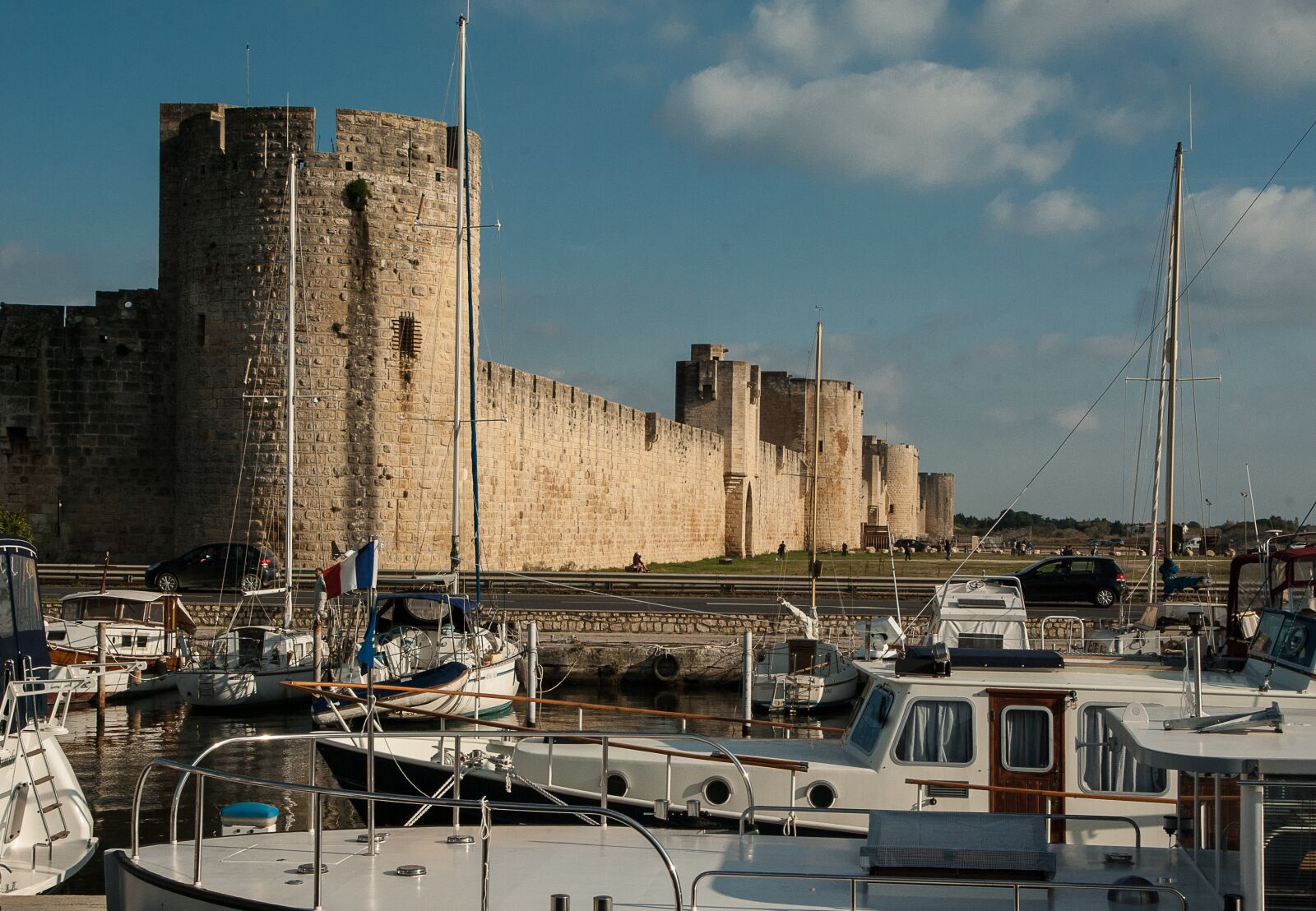 Pentax K10D sample photo. Camargue, aigues-mortes, ramparts photography