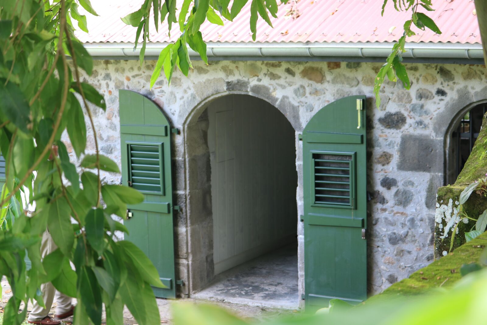 Canon EOS 760D (EOS Rebel T6s / EOS 8000D) sample photo. Martinique, house, colonial photography