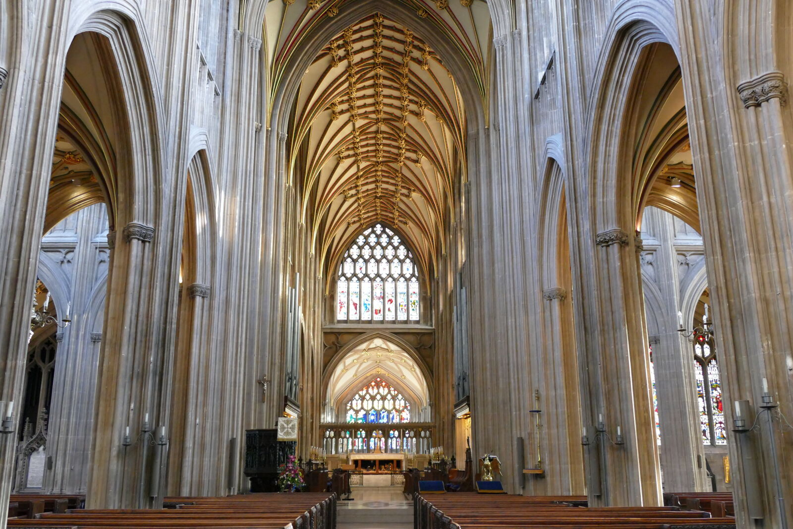 Panasonic Lumix DMC-FZ1000 sample photo. Church, great, britain, vast photography