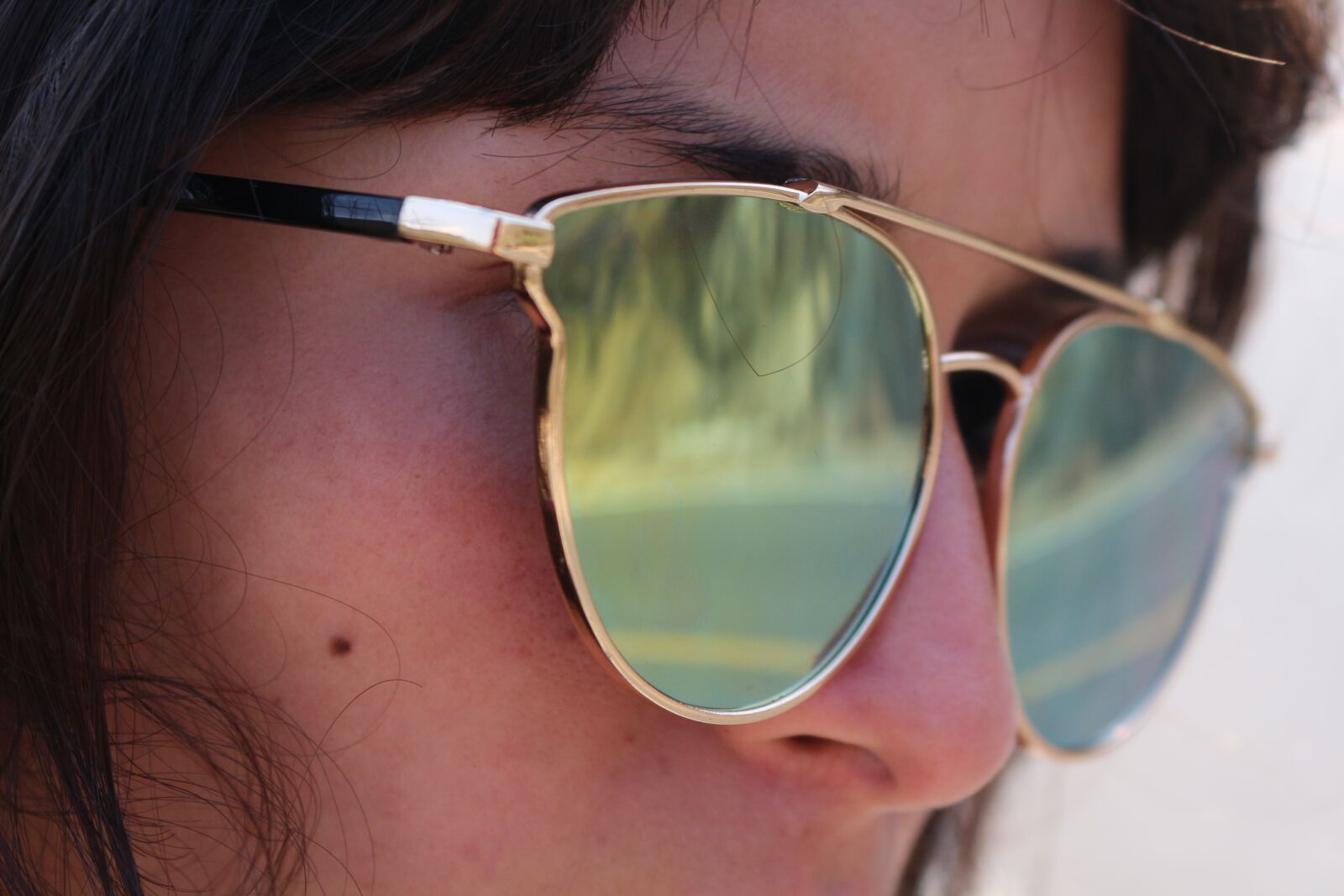 Canon EOS 100D (EOS Rebel SL1 / EOS Kiss X7) sample photo. Women, sunglasses, fashion photography