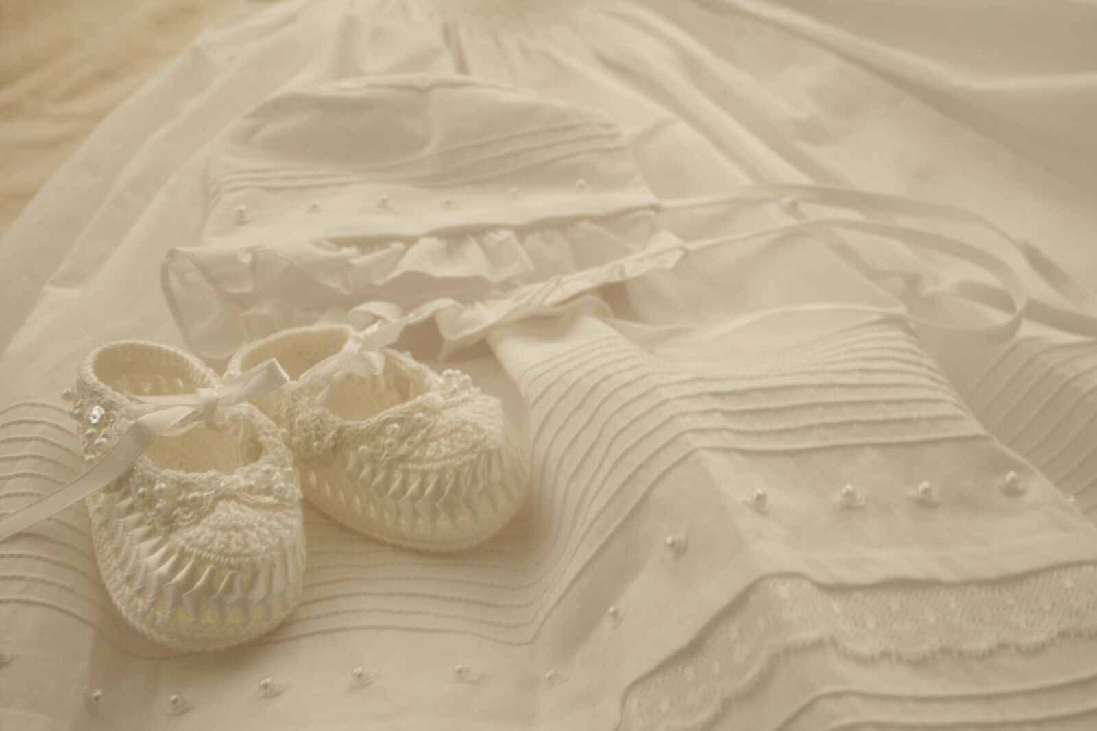Canon EOS 400D (EOS Digital Rebel XTi / EOS Kiss Digital X) sample photo. Baby, white, baby dress photography