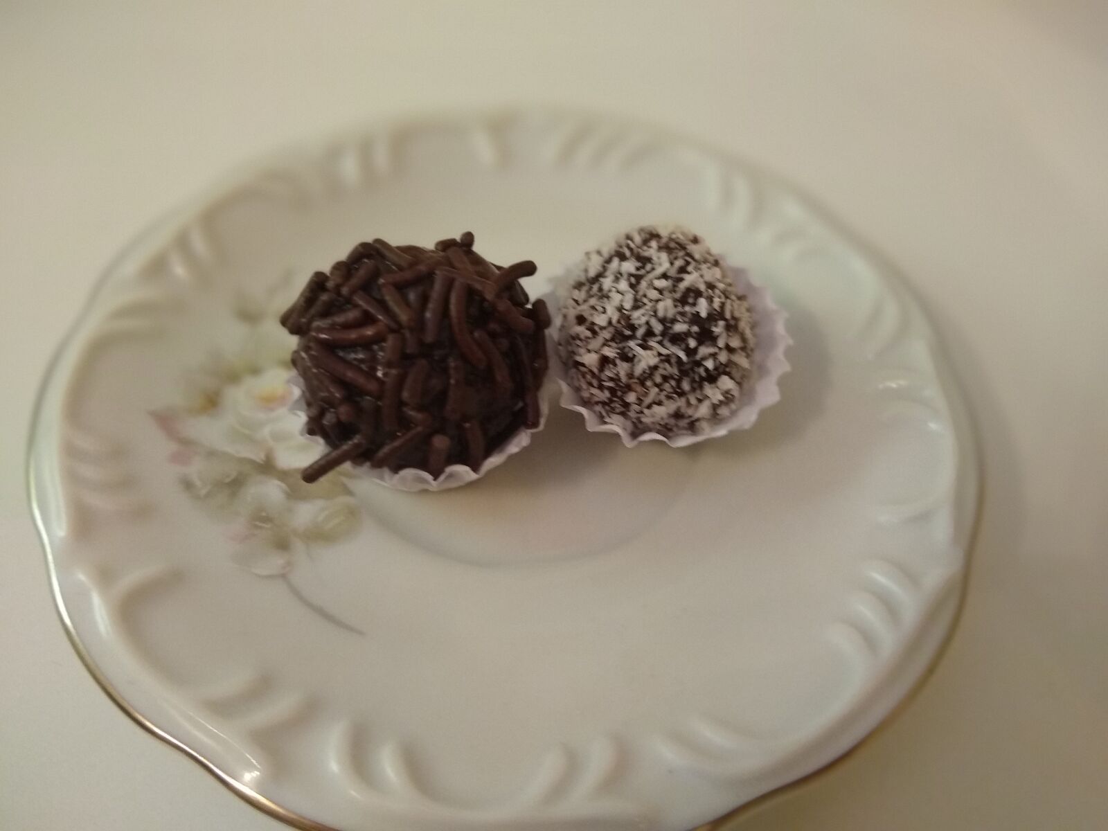 Motorola moto g(8) plus sample photo. Brigadier, sweet, dessert photography